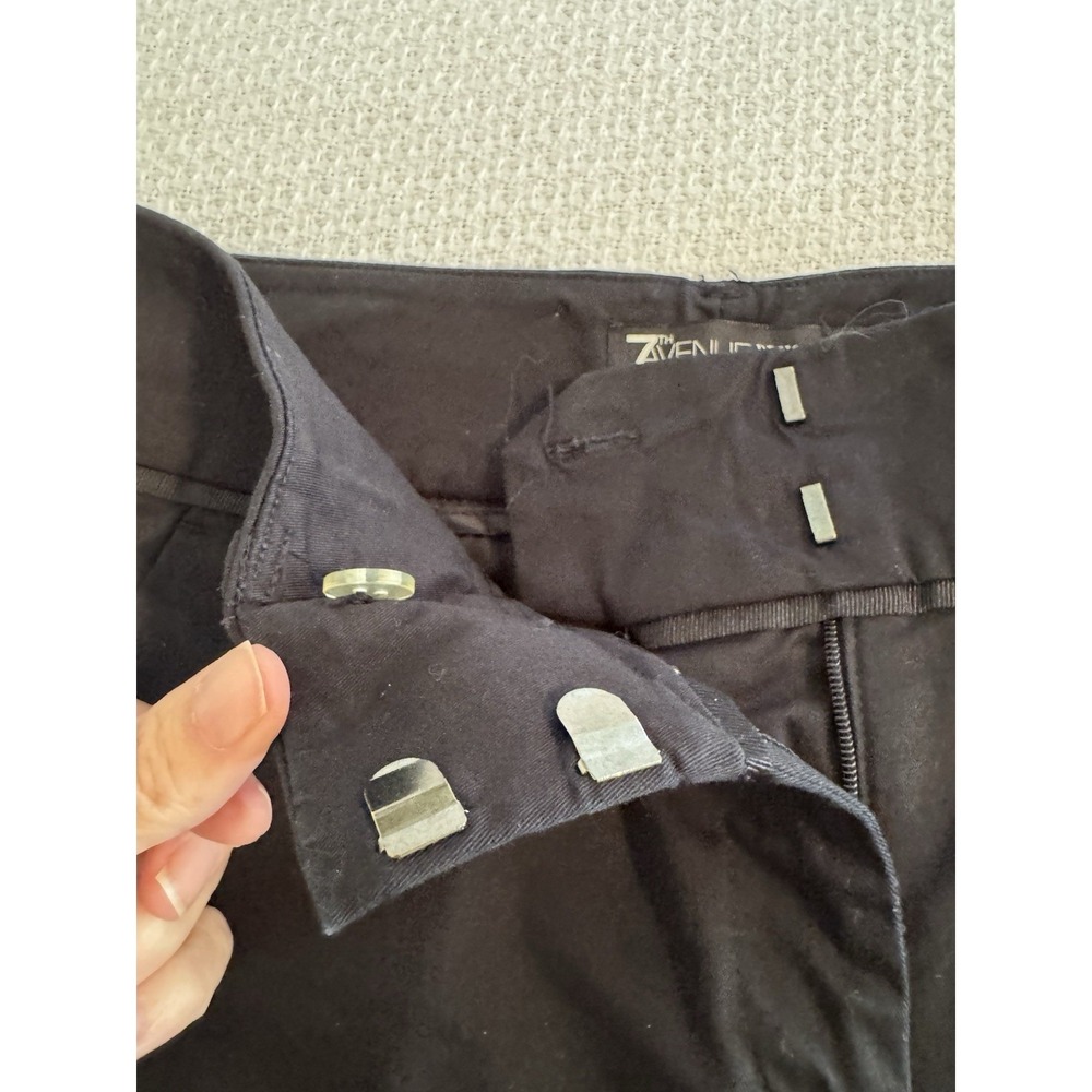 New York & Company 7th Avenue Design Studio Women's Black Cuffed Shorts Size 0 - Picture 2 of 3